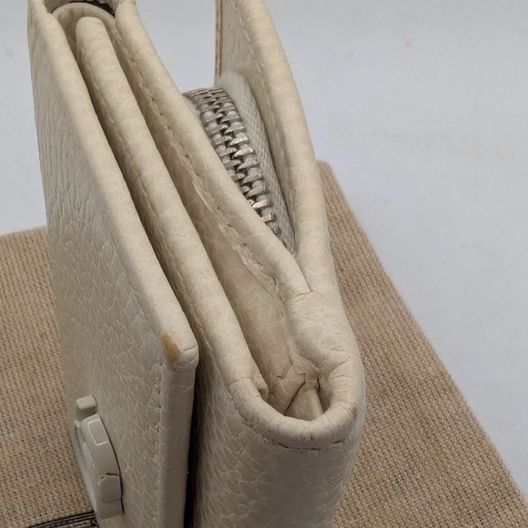 Gucci Cream Textured Leather Wallet - Picture 3 of 4